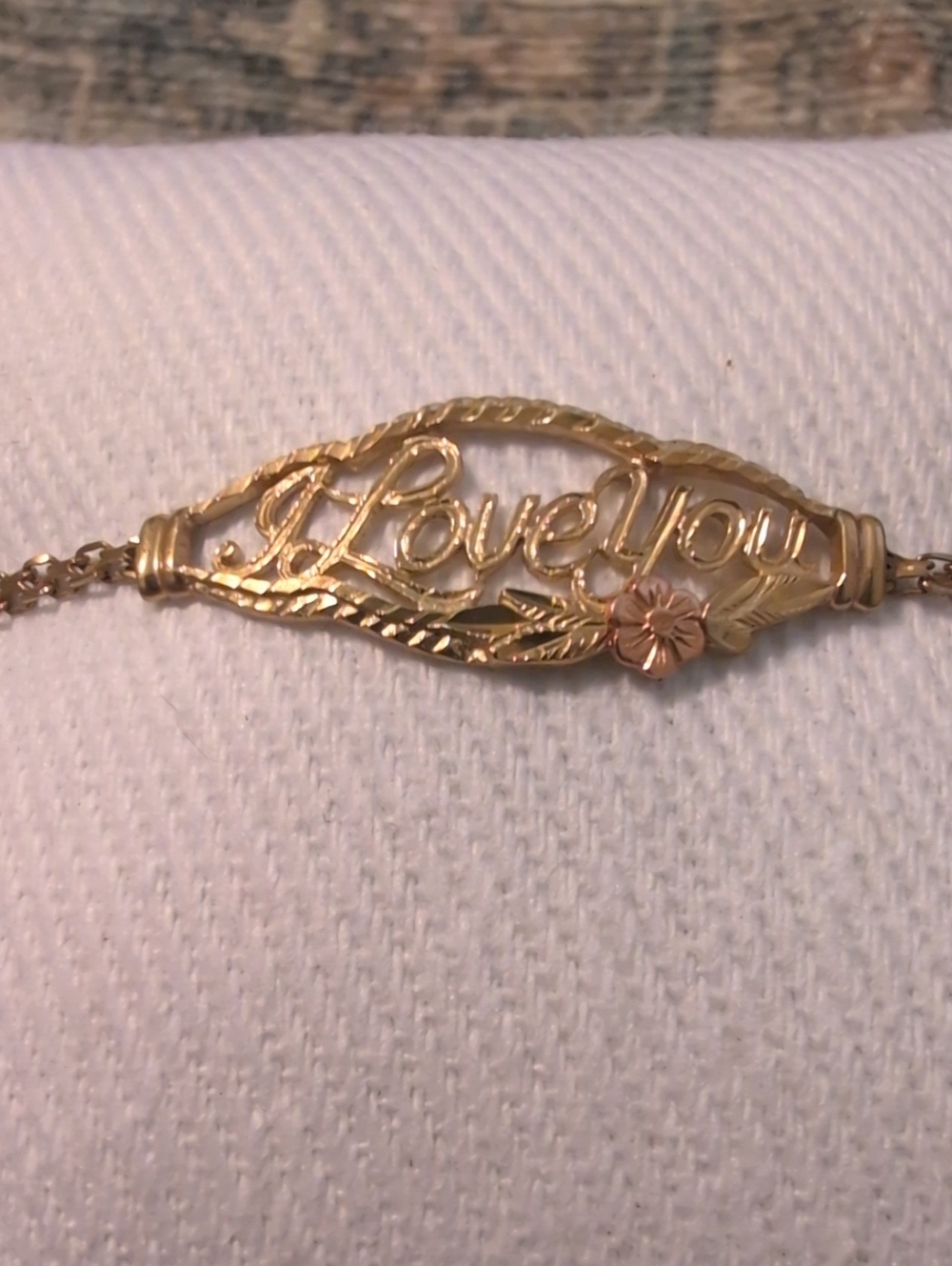 14k Gold "I Love You" Script Bracelet - Elegant Sentiment